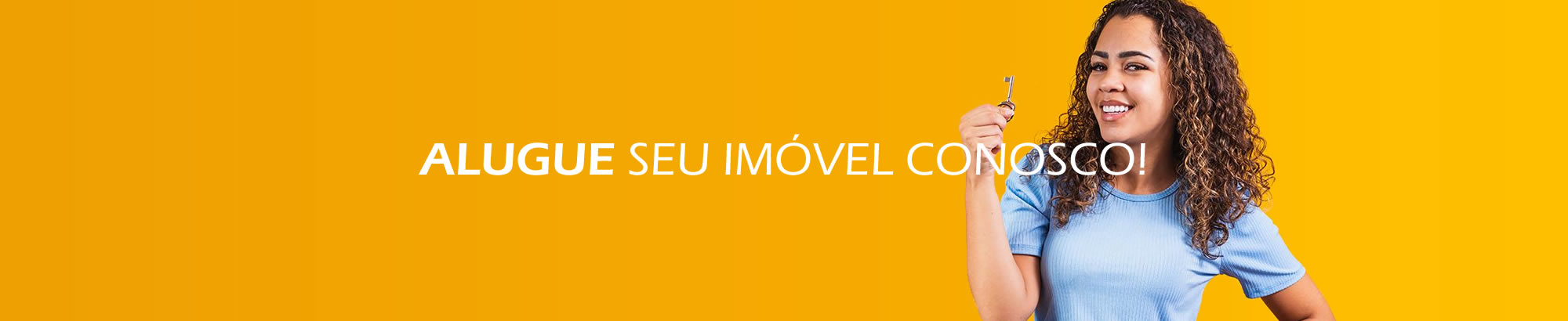 Imagem de mulher com chave na mão